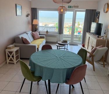 Blankenberge Apartment | Oceanfront Zeezicht Studio Delphine - Rated 9.9 by Guests