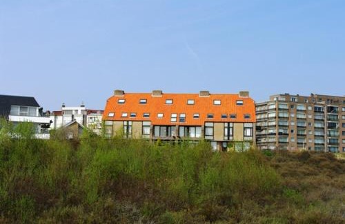 Koksijde-Bad Apartment | Exceptional Zee Zon Zand GV06: Family-Friendly Retreat