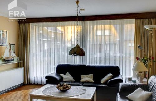 Koksijde-Bad Apartment | Exceptional Zee Zon Zand GV06: Family-Friendly Retreat