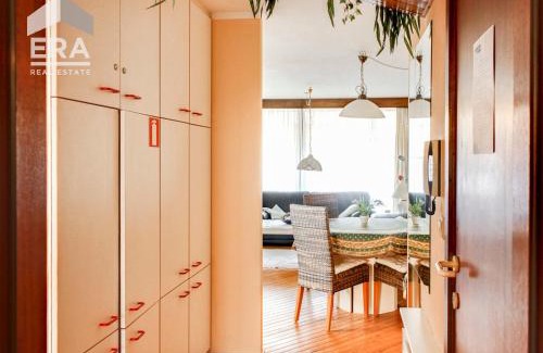 Koksijde-Bad Apartment | Exceptional Zee Zon Zand GV06: Family-Friendly Retreat
