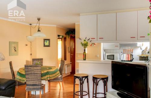 Koksijde-Bad Apartment | Exceptional Zee Zon Zand GV06: Family-Friendly Retreat