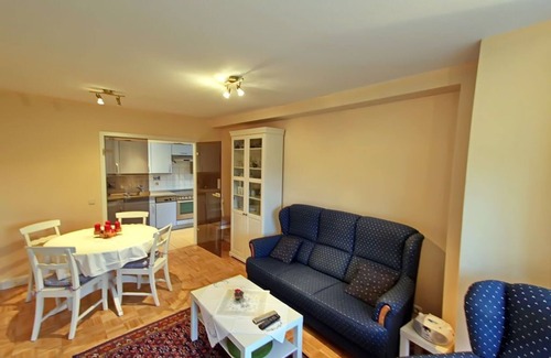Tinnum Apartment | Scenic Ocean View Hotel - Family-Friendly Retreat