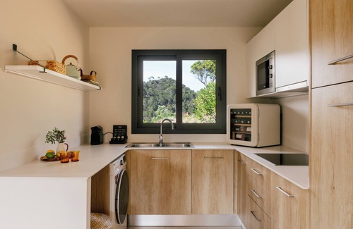 La Pola I Giverola Hotel | Relax at Zel Costa Brava - 4-Star Ocean View Retreat