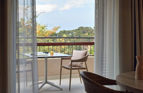 La Pola I Giverola Hotel | Relax at Zel Costa Brava - 4-Star Ocean View Retreat