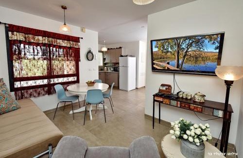 Sde Eliezer Cabin | Indulge at Zemer Lodging: Rated 9.2, Spa & Hot Tub Await