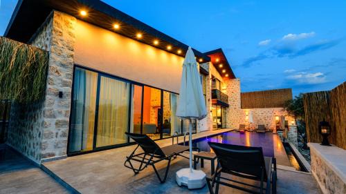 Faralya Villa | Relaxing 2-Bedroom Retreat with Hot Tub in Kalkan Çayköy