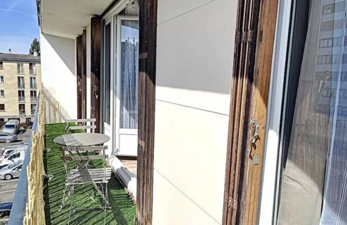 Epinay-sur-Seine Apartment | Convenient 3BR Zen Apartment for 7 in Paris