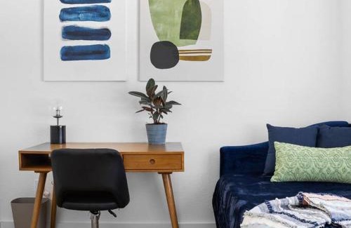 Apache Shores House | Cozy Tree House Retreat in Zen Austin - Pet Friendly Oasis