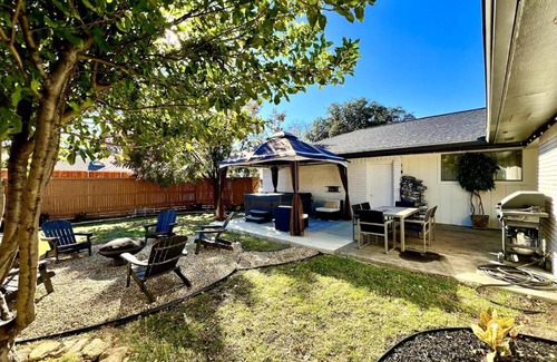 Lake Highlands House | Zen Back Yard with Hot Tub, Firepit, Spa at Home