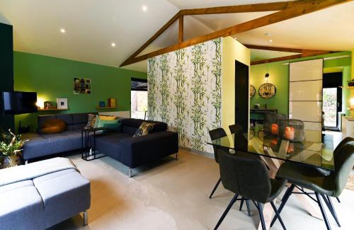Rheezerveen House | Relaxing ZEN-Bungalow NO 1 with Sauna and Hot Tub