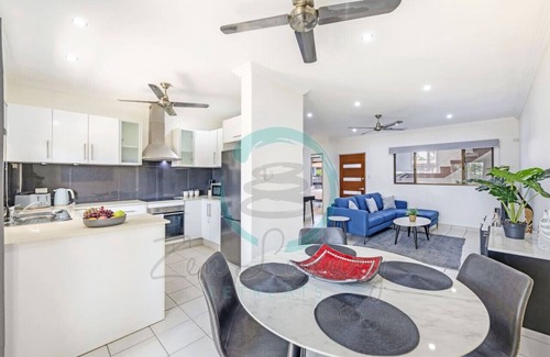 Brinkin Apartment | Cozy Oceanfront Retreat: 2-BR Escape Near Shops & Uni