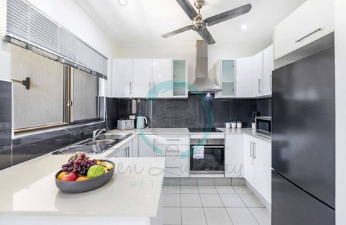 Brinkin Apartment | Cozy Oceanfront Retreat: 2-BR Escape Near Shops & Uni