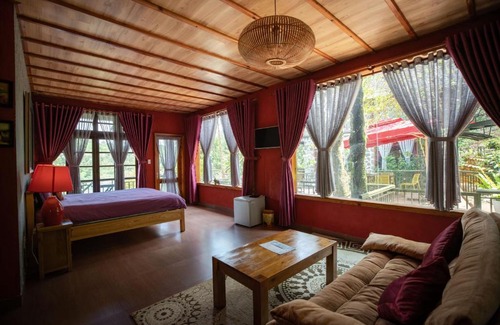 Da Lat Hotel | Pet-Friendly Zen Cafe Lakeside with Breakfast & Great Reviews