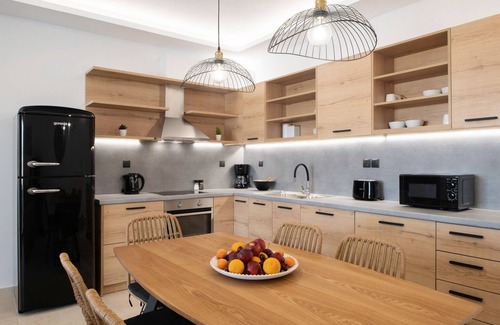 Magnisia Apartment | Tranquil Apartment with Pool, Steps from the Beach