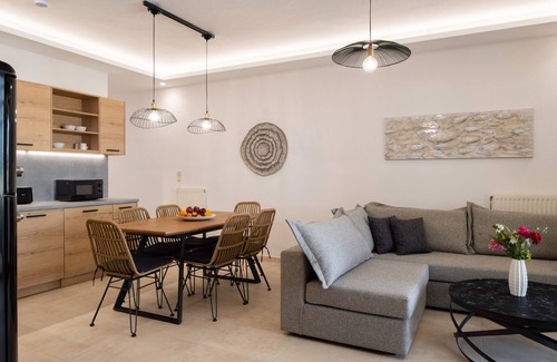 Magnisia Apartment | Tranquil Apartment with Pool, Steps from the Beach