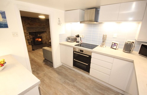 Cullen House | Perfect Oceanfront Zen Cottage in Seatown, Cullen