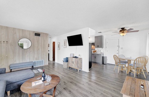 Reno/Tahoe Airport House | Serene Zen Den: 2BR Retreat with Spa & Breakfast Near Midtown