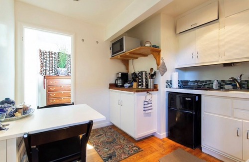 Berkeley Hills House | Pet-Friendly Zen Den Studio with Bay Views & Hot Tub