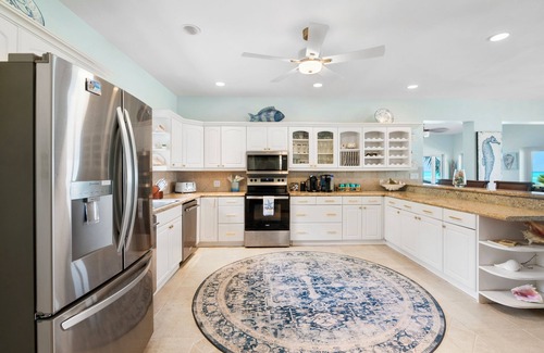 Tar Bay Villa | Zen Exuma: Stunning Beachfront Villa w/NEW Rooftop Lounge, Spa, Cabana & Pool!