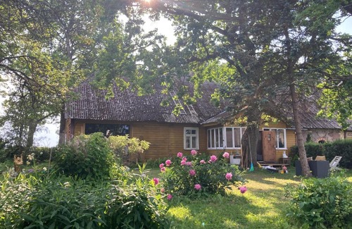 Jogeva County House | Relax at Zen Garden House: Pet-Friendly with Hot Tub