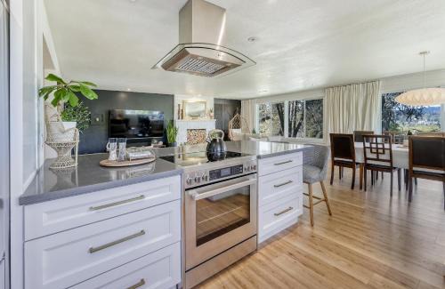 Amazon House | Zen Haus Serene Retreat: Top-Rated Views & Family-Friendly