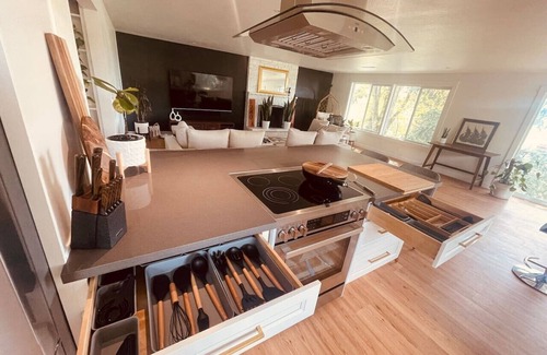 Amazon Villa | Zen Haus Suite A: Serene Retreat with King Beds & Views