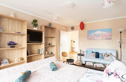 Neudorf-Nord Apartment | - Zen Haven Luxurious 3-Room Japanese-Themed Apartment with King-Size Beds, Balcony, Bamboo Accents, Entertainment Galore & Private Parking - Near Airport & Train Station -