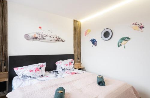 Neudorf-Nord Apartment | - Zen Haven Luxurious 3-Room Japanese-Themed Apartment with King-Size Beds, Balcony, Bamboo Accents, Entertainment Galore & Private Parking - Near Airport & Train Station -