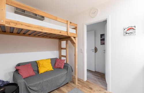 Neudorf-Nord Apartment | - Zen Haven Luxurious 3-Room Japanese-Themed Apartment with King-Size Beds, Balcony, Bamboo Accents, Entertainment Galore & Private Parking - Near Airport & Train Station -