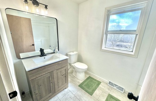 Burlington House | Zen House: Boho Style Retreat with Spa & Pet-Friendly Amenities
