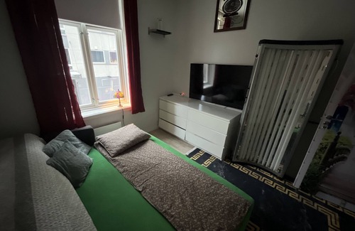 Oslo City Centre Apartment | Serene Healing Retreat in Oslo, Steps from Transit Options
