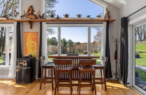 Uxbridge Apartment | Tranquil Guest Suite with Private Walking Trail & Pool