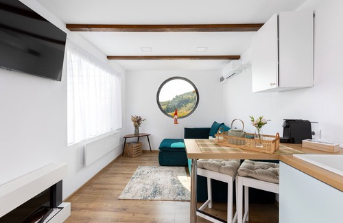 Moieciu de Jos House | Cozy Zen Nest Tiny House with Breakfast & Family-Friendly Vibes