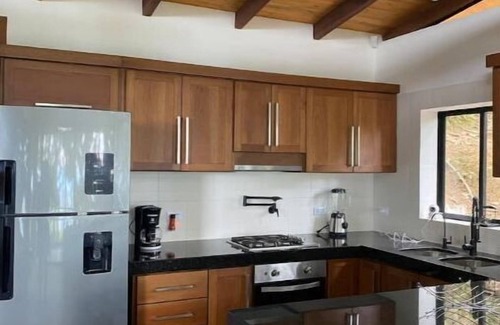 Darien House | Relaxing Zen Oasis del Bosque - Perfect for Families & Pets