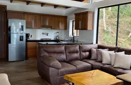 Darien House | Relaxing Zen Oasis del Bosque - Perfect for Families & Pets