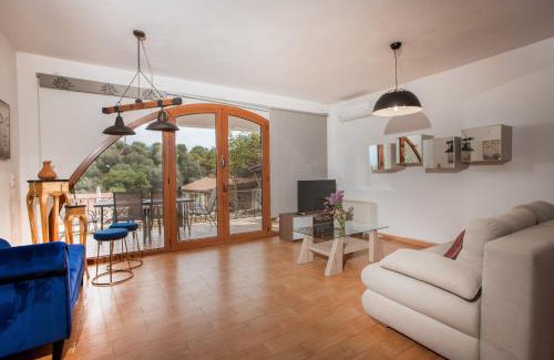 Makrys Tichos Apartment | Blissful Zen Serenity Retreat: Pool, Ocean Views & More