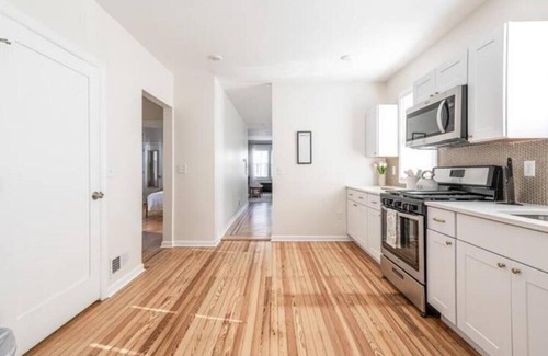 Vauxhall Apartment | Relaxing Zen Spa Retreat with King Bed Near NYC Train