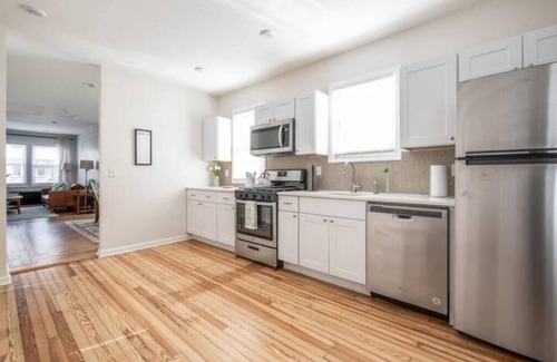 Vauxhall Apartment | Relaxing Zen Spa Retreat with King Bed Near NYC Train