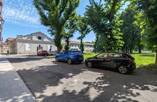 Casale Monferrato Apartment | Zen-Studio mit kostenlosem Parkplatz und automatischem Check-in 24 7 mit Netflix und Disney Plus