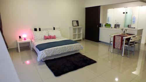Shah Alam Apartment | Relaxing Zen Studio @ Trefoil Setia Alam with Spa & Pool