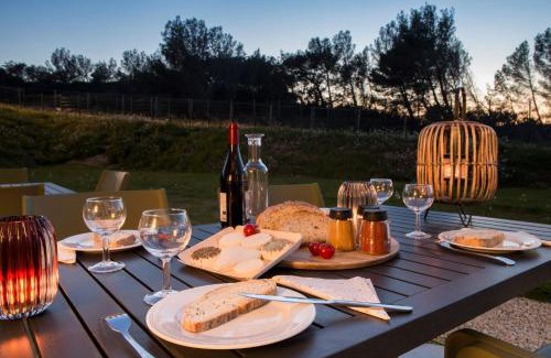 Villeneuve-les-Avignon Apartment | Pet-Friendly Zenao Appart'hôtels in Villeneuve-lès-Avignon