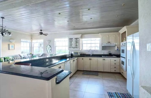 Oistins House | ZenBreak Landsdown House 6 Bd