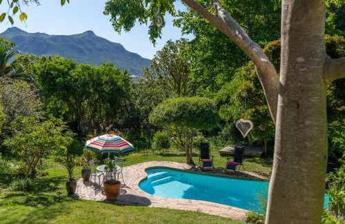 Scott Estate House | Oceanfront ZenCapeTown Holiday House with Pool & Views