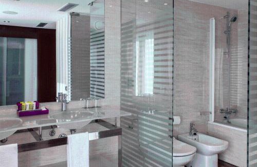Sao Sebastiao da Pedreira Hotel | Discover Zenit Lisboa: Pet-Friendly 4-Star Comfort & Dining