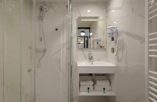 Le Beau Site Hotel | Zenith Hotel Caen: Family-Friendly Stay with Great Reviews