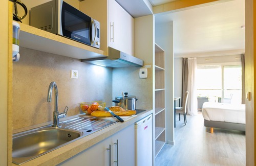 Le Cannet Hotel | Relax at Zenitude Hôtel-Résidences Le Cannet with Pool & Spa