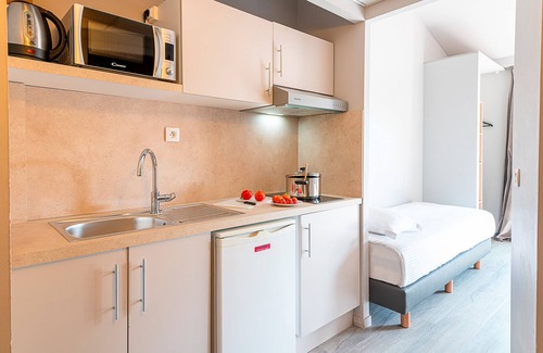 Le Cannet Hotel | Relax at Zenitude Hôtel-Résidences Le Cannet with Pool & Spa