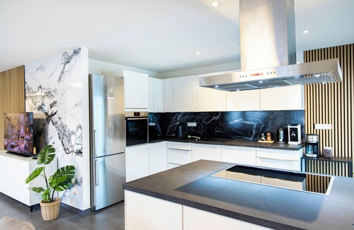 Kornwestheim Apartment | Prime Location Luxury Apartment with Spa and Pool Access