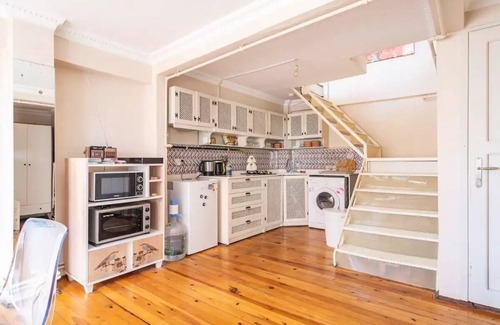 Taksim House | Conveniently Located Taksim Maisonette Loft with Ocean View