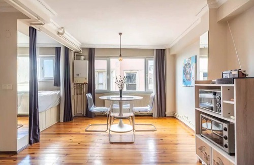 Taksim House | Conveniently Located Taksim Maisonette Loft with Ocean View